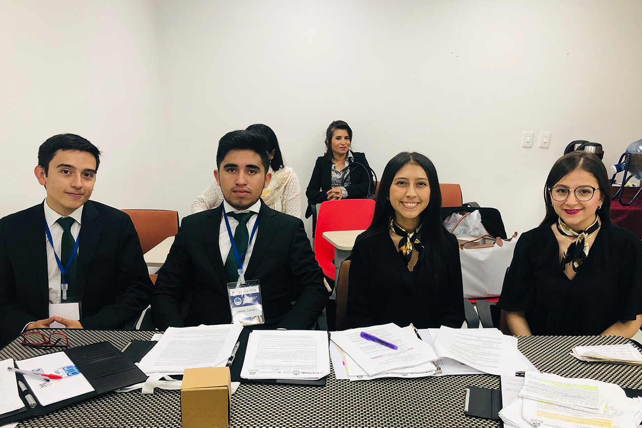Équipe de l’Externado obtient la deuxième place au Concours de Droit International Pénal et de Justice Transitionnelle