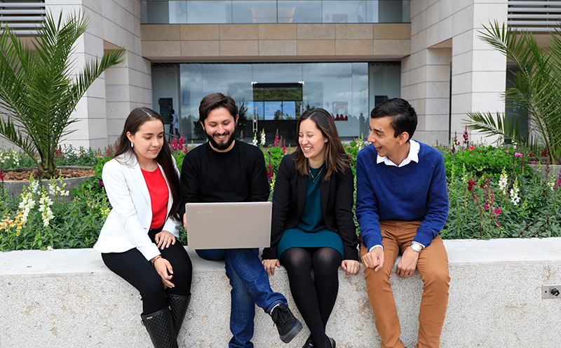 Estudiantes de Finanzas, Gobierno y Relaciones Internacionales