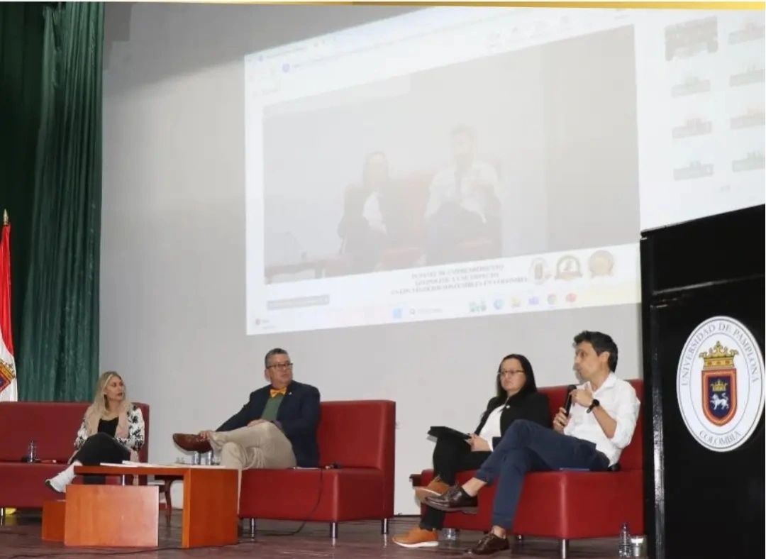 luz_martha_melo_participo_en_el_ix_foro_de_emprendimiento (2)